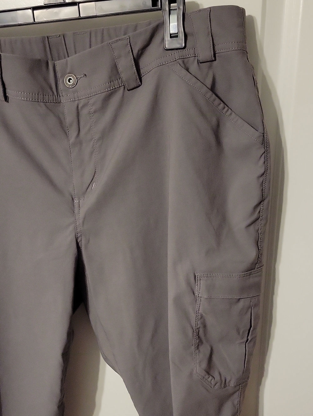 Duluth Trading Women's Dry On The Fly Capris, Size 16, Like New. - Picture 3 of 7